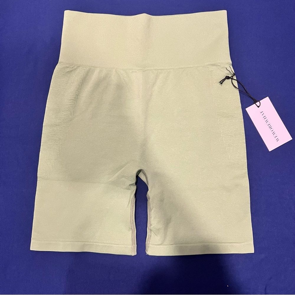 NWT WeWoreWhat Seamless Biker Shorts in Solid Fair Green Size Small - Picture 5 of 14